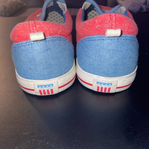 Disney x Junk Food Mickey Sneakers Size 6 Vacation Holiday Trip Souvenir - Picture 5 of 8